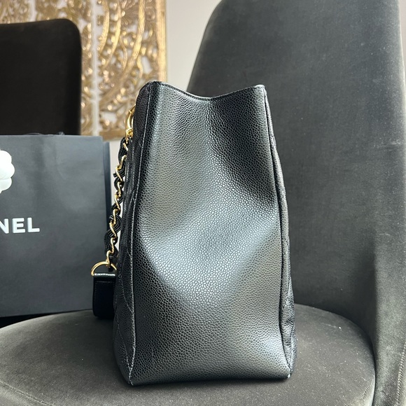 Authentic Chanel tote bag. - Picture 4 of 11